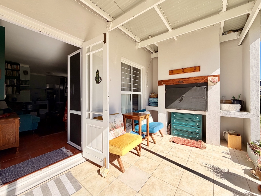 2 Bedroom Property for Sale in Sandbaai Western Cape